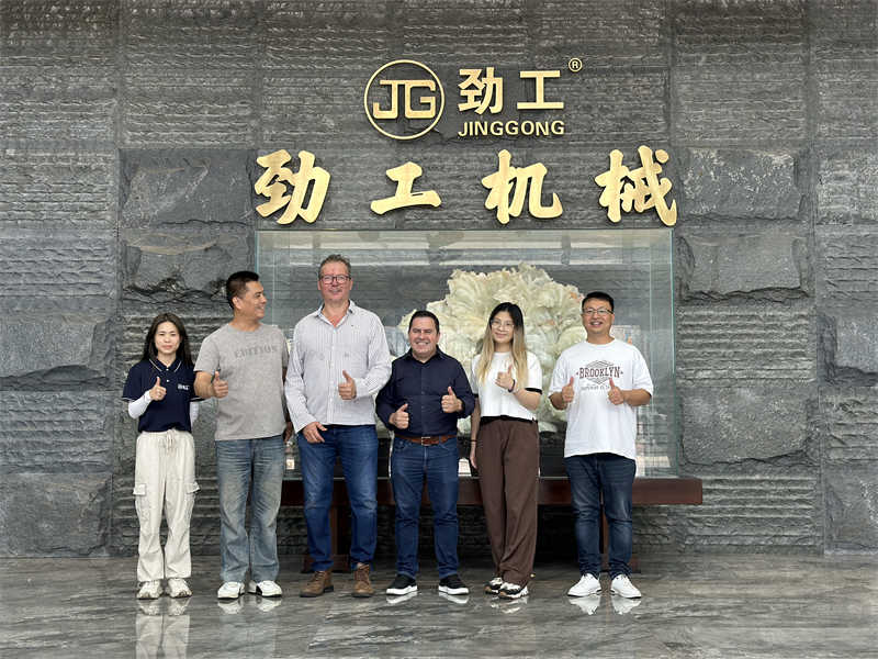 Overseas Customers Visit The Factory In Person